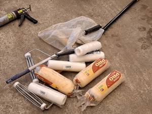 lot 335 image: Assorted Paint Supplies - Rollers and Roller Covers