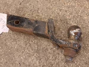 lot 339 image: Trailer Hitch with 2 Ball