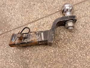 lot 340 image: Trailer Hitch with 2-516 Ball