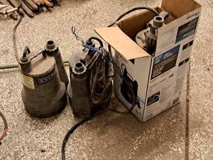 lot 349 image: Lot of (3) Everbilt Submersible Utility Pumps
