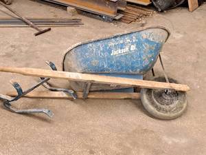 lot 77 image: Jackson Professional Tools Wood HandleMetal Wheelbarrow