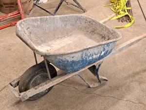 lot 71 image: Jackson Professional Tools Wood HandleMetal Wheelbarrow