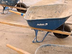 lot 73 image: Jackson Professional Tools Wood HandleMetal Wheelbarrow