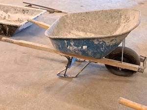 lot 76 image: Jackson Professional Tools Wood HandleMetal Wheelbarrow