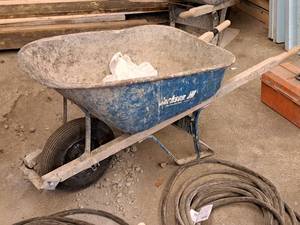 lot 74 image: Jackson Professional Tools Wood HandleMetal Wheelbarrow