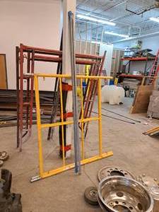 lot 22 image: (2) Scaffolding Uprights and (2) Cross Braces