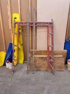 lot 26 image: (2) Scaffolding Uprights and (2) Cross Braces