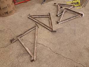 lot 33 image: Lot of (2 Sets) Scaffolding Shelf Braces