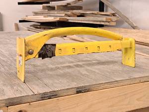 lot 387 image: 16 Brick Carrier