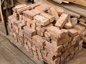 lot 393 image: Lot of (240) Bricks 8x4x2 (used)