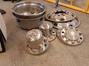 lot 400 image: Lot of (8) v Truck HubcapWheel Covers