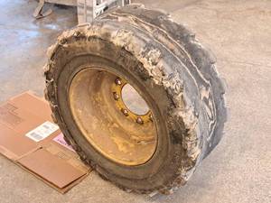 lot 2D image: 12-16.5NHS Skid Steer Tire with Rim