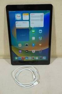 lot 202 image: iPad 8th Gen 32GB Silver