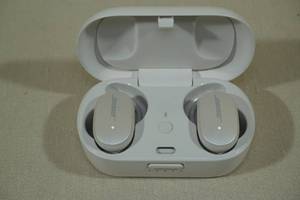 lot 2 image: Bose QuietComfort Noise Cancelling Earbuds -Soapstone