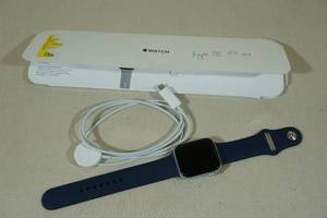lot 22 image: Apple SE 44mm Smart Watch
