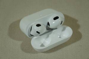 lot 23 image: Apple 3rd Generation AirPods with MagSafe Charging Case A2566