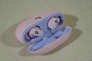 lot 24 image: Beats Studio Buds True Wireless Noise Cancelling Bluetooth Earbuds -Sunset Pink