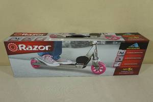 lot 118 image: Razor Kick Scooter