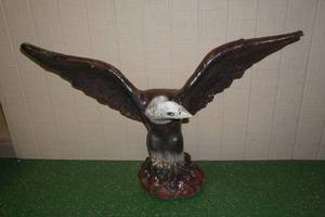 lot 122 image: Eagle Statue