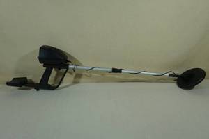lot 128 image: Barska Pro Edition Metal Detector
