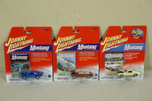 lot 222 image: 3 Johnny Lightning Die Cast Cars - Mustang Illustrated