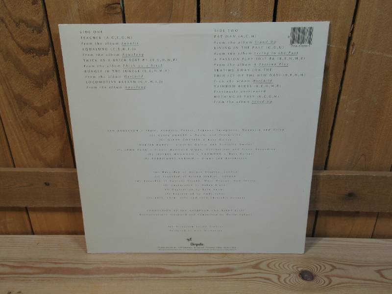 lot 110 image: Jethro Tull - M.U. - The Best of Jethro Tull - 1976 - Vinyl Record