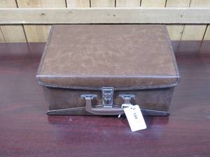 lot 144 image: Vintage Cassette Tape SuitcaseOrganizer