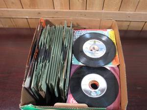 lot 146 image: Large Lot of Records - 45s and 78s