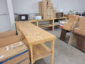 lot 47 image: Wood Corner Work Bench - Contents NOT Included