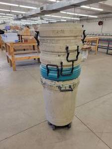 lot 20 image: (5) Rubbermaid 32 Gallon Rolling Trash Cans