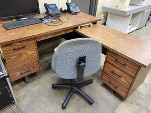 lot 108 image: Office L-Desk with Chair - Approx. 68 x 60 x 29 Tall