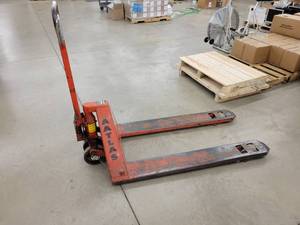 lot 110 image: Atlas 5000# Pallet Jack - Works