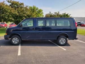 lot 2B image: 2008 GMC Savana
