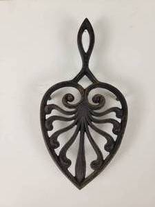 lot 471 image: Vintage Cast Iron Trivet