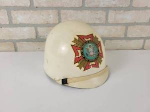 lot 477 image: Vintage Veterans of foreign Wars White Helmet