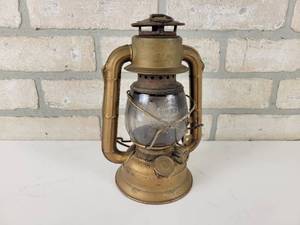 lot 479 image: Vintage DIETZ Comet Lantern
