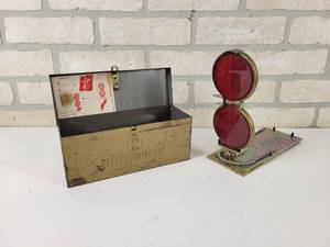 lot 481 image: Vintage International Harvester Reflector-Flare Kit in Original Case