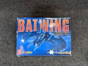 lot 520 image: AMT BATMAN BATWING Plastic Model - 125 Scale