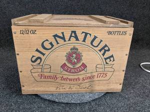 lot 513 image: STROH Signature Family Brewers Wood Beer Crate