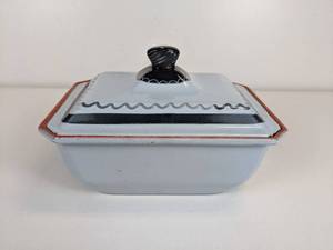 lot 549 image: Vintage Klafrestrom Enamel Cast Iron Casserole Dish
