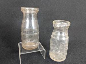 lot 559 image: Pair of Vintage Half Pint Milk Bottles - Arden Farms and Hunding Dairy Company