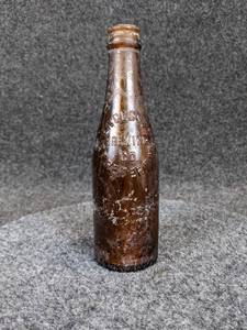 lot 524 image: Antique Engesser Brewing Co. Amber Glass Beer Bottle - St. Peter, MN
