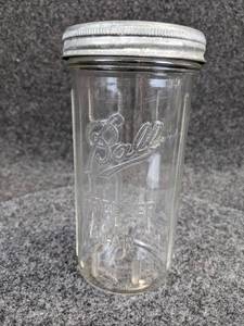 lot 526 image: Vintage Ball Freezer Jar 1930s to 1960s