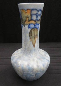 lot 4 image: CRANSON POTTERY VASE