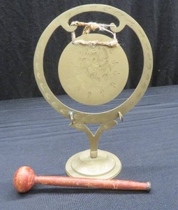 lot 14 image: SOLID BRASS GONG
