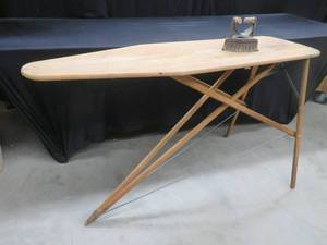 lot 27 image: VINTAGE LAUNDRY
