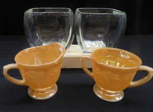 lot 48 image: FIRE KING PEACH  LUSTRE LAUREL LEAF CREAMER AND SUGAR DISH