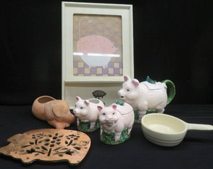 lot 59 image: PIG DECOR