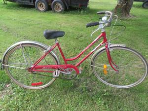 lot 66 image: VINTAGE SCHWINN BREEZE