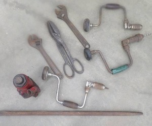 lot 98 image: HAND TOOLS